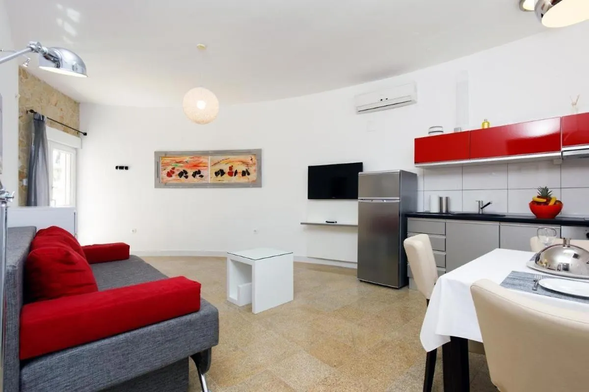 Ark Beach Apartments Next To The Beach In Stobrec Split