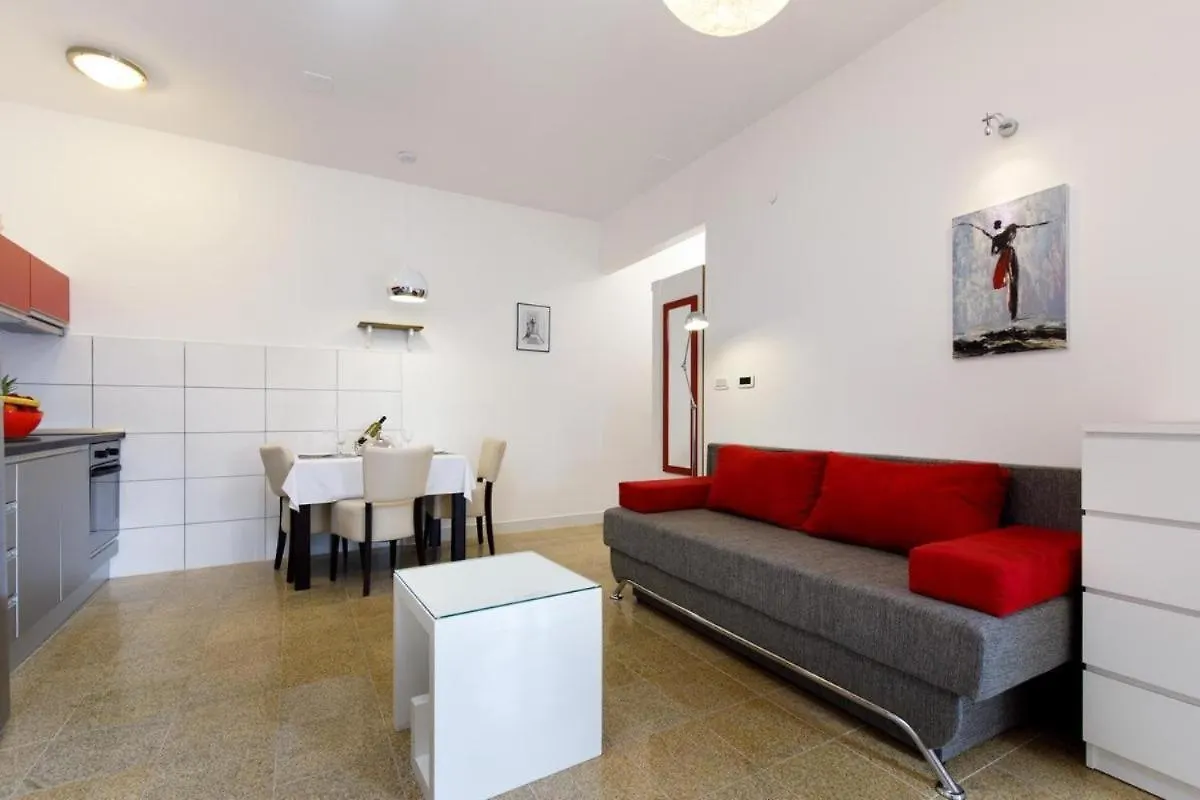 Ark Beach Apartments Next To The Beach In Stobrec Split